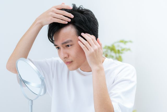 薄毛の男性